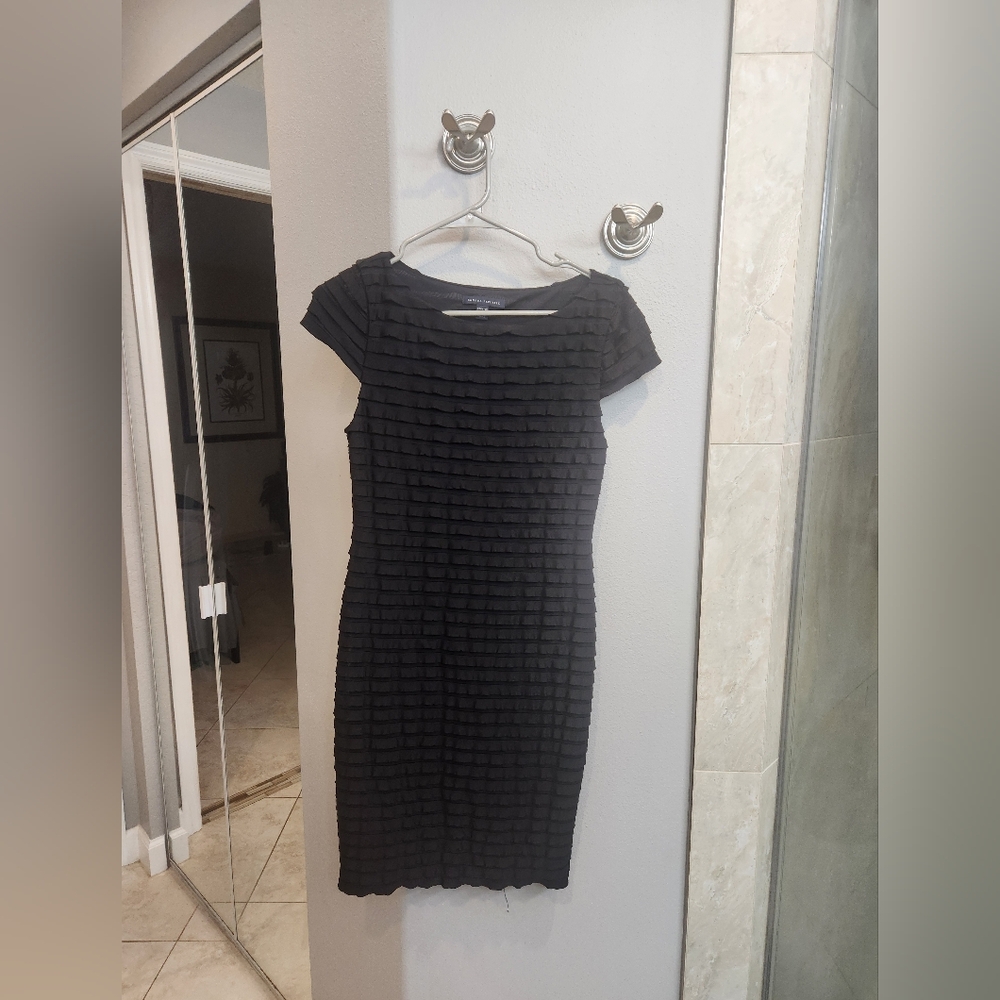 Banana Republic size XS beautiful ruffle dress